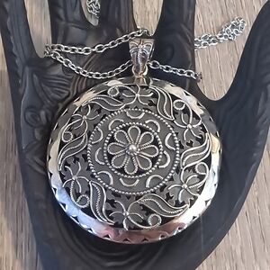 Doug Paulus Sterling Silver Flower Pendant Necklace